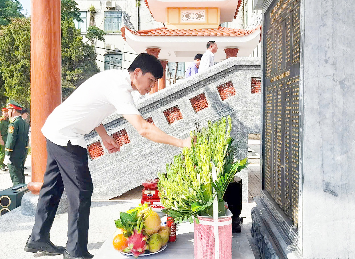 Anh-tin-bai